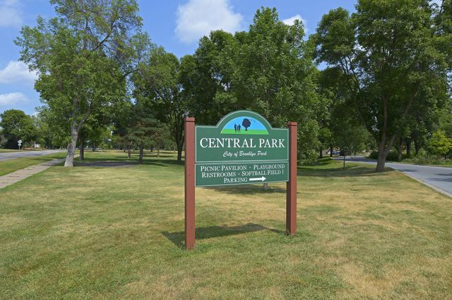 7604 Hampshire Avenue N, Brooklyn Park, MN 55428