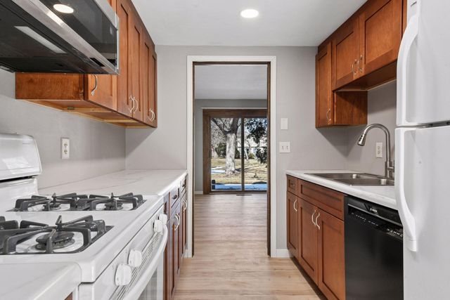 7604 Hampshire Avenue N, Brooklyn Park, MN 55428