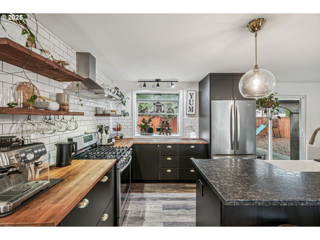 171 Ne 18TH St, Gresham, OR 97030