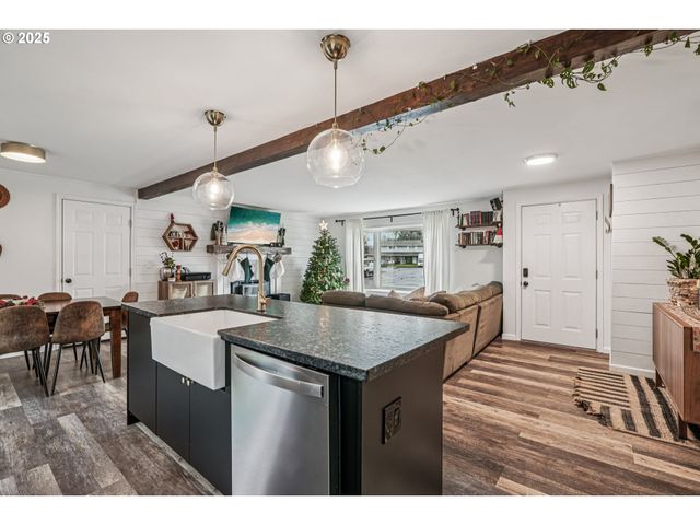 171 Ne 18TH St, Gresham, OR 97030