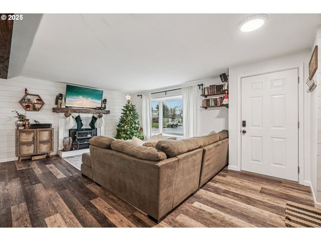 171 Ne 18TH St, Gresham, OR 97030