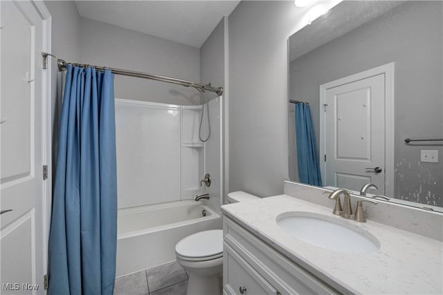 1343 Skyland Falls Boulevard, Hinckley, OH 44233