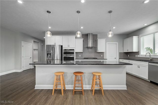 1343 Skyland Falls Boulevard, Hinckley, OH 44233