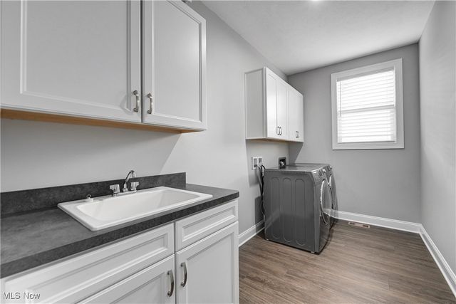 1343 Skyland Falls Boulevard, Hinckley, OH 44233