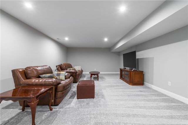 1343 Skyland Falls Boulevard, Hinckley, OH 44233