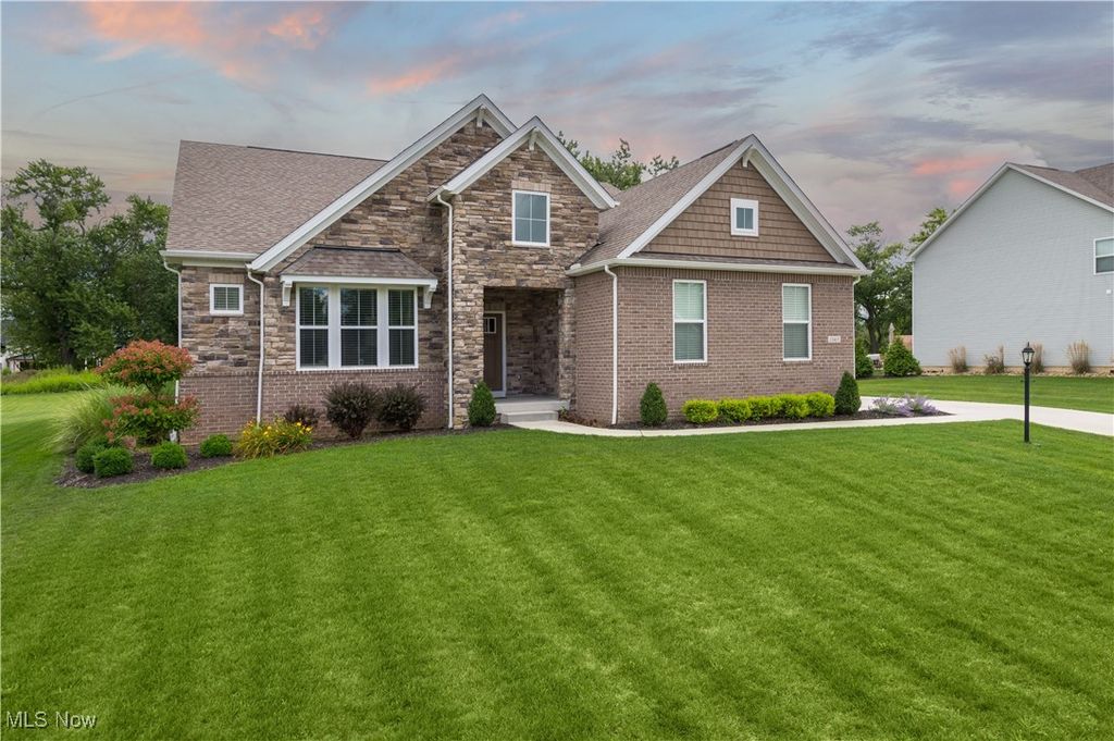 1343 Skyland Falls Boulevard, Hinckley, OH 44233