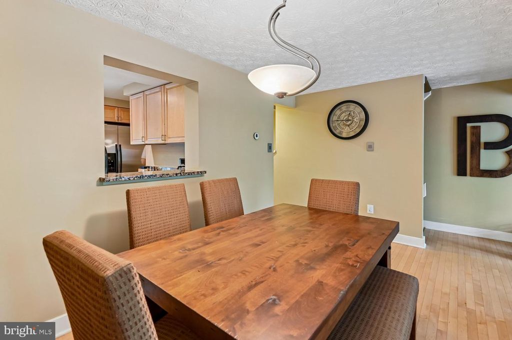 Image 12 of property listing at 553 BAY DALE CT, Arnold, MD 21012