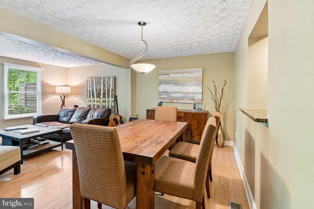 Image 13 of property listing at 553 BAY DALE CT, Arnold, MD 21012