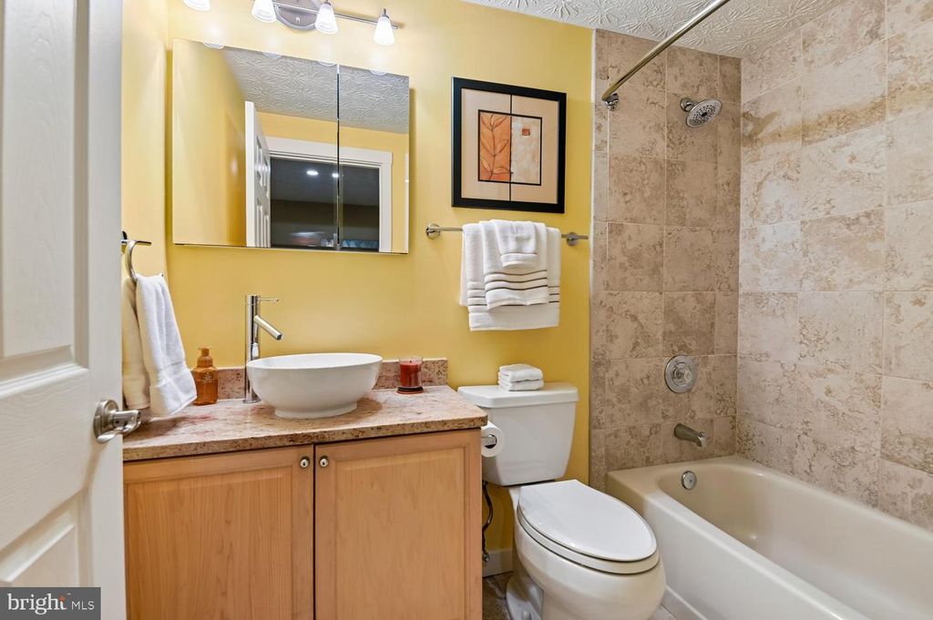 Image 37 of property listing at 553 BAY DALE CT, Arnold, MD 21012