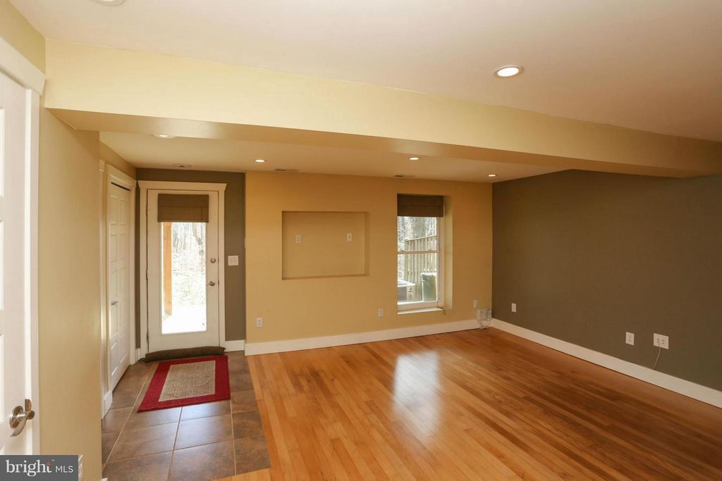 Image 40 of property listing at 553 BAY DALE CT, Arnold, MD 21012