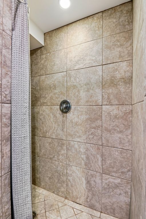 Image 45 of property listing at 553 BAY DALE CT, Arnold, MD 21012