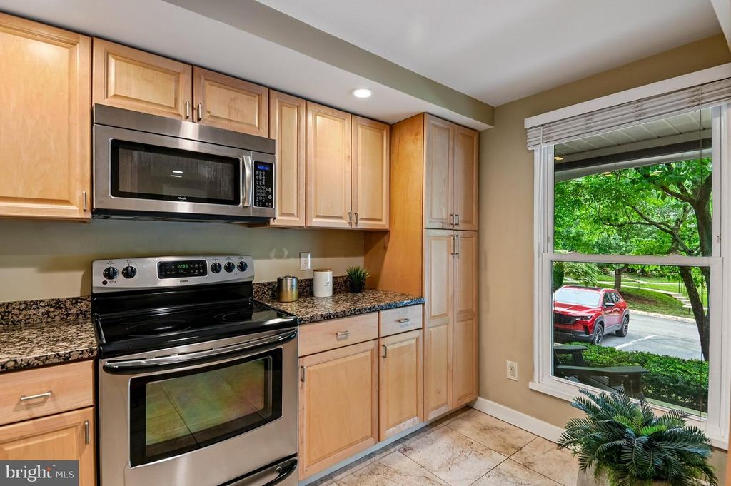 Image 10 of property listing at 553 BAY DALE CT, Arnold, MD 21012