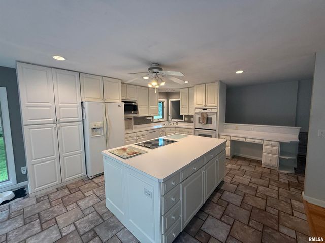 106 WINDRIDGE Drive, Washington, IL 61571