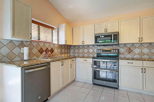 3283 Jog Park Drive, Greenacres, FL 33467