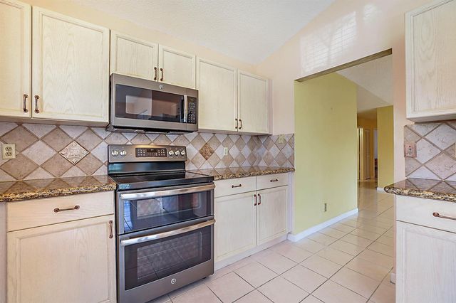 3283 Jog Park Drive, Greenacres, FL 33467