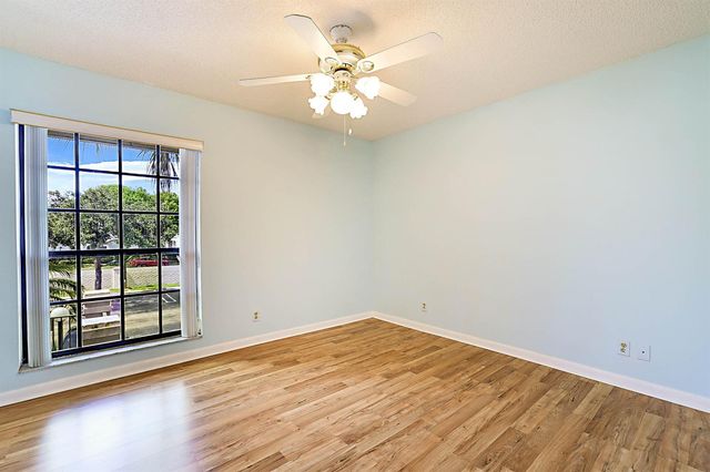 3283 Jog Park Drive, Greenacres, FL 33467