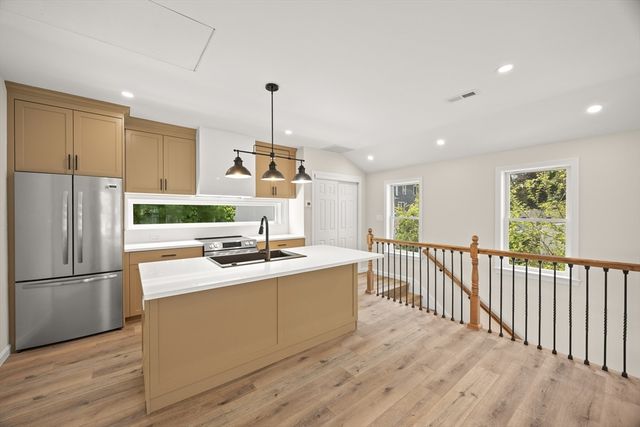 7 Somerville Ave, Braintree, MA 02184
