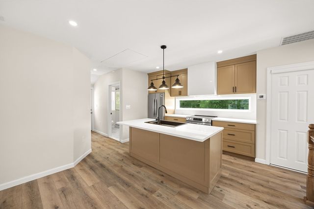 7 Somerville Ave, Braintree, MA 02184