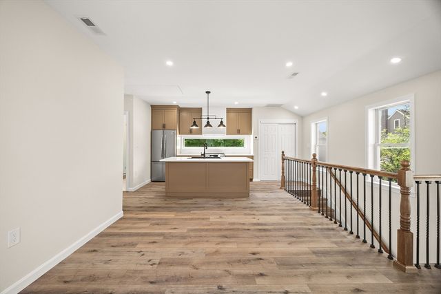 7 Somerville Ave, Braintree, MA 02184
