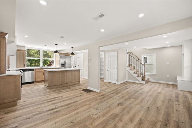 7 Somerville Ave, Braintree, MA 02184