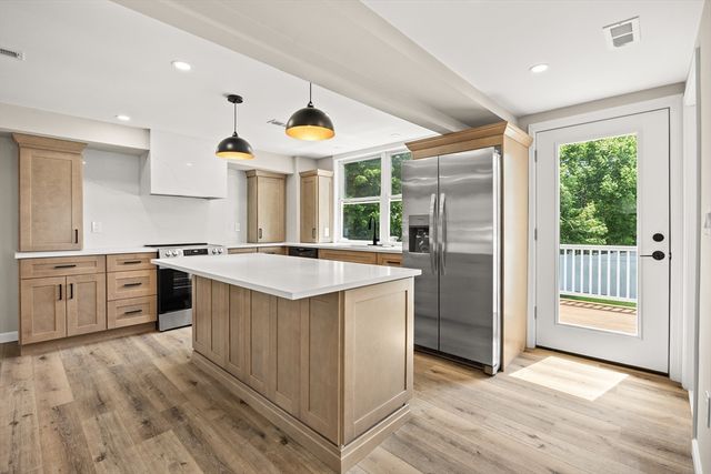 7 Somerville Ave, Braintree, MA 02184