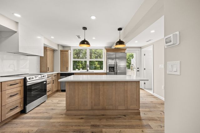 7 Somerville Ave, Braintree, MA 02184
