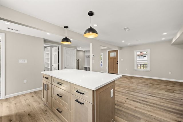 7 Somerville Ave, Braintree, MA 02184