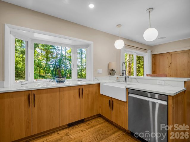 21 Sleepy Hollow Drive, Asheville, NC 28805