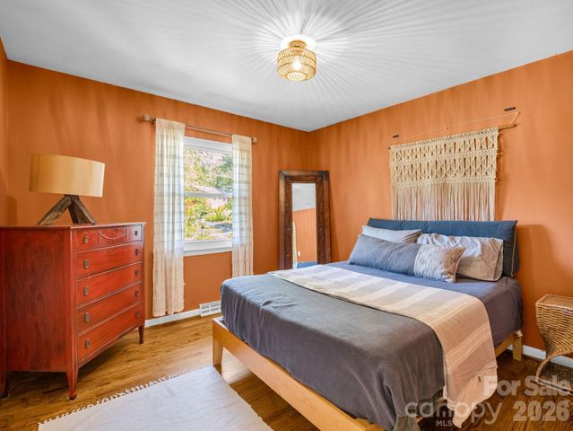 21 Sleepy Hollow Drive, Asheville, NC 28805