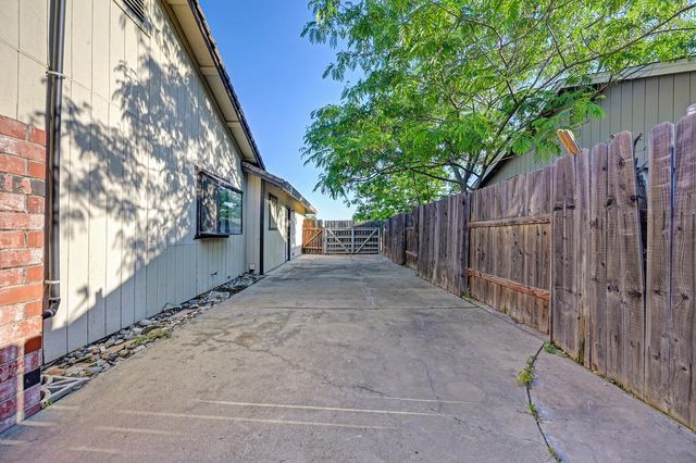 1323 Silver Spur Cir, Lincoln, CA 95648