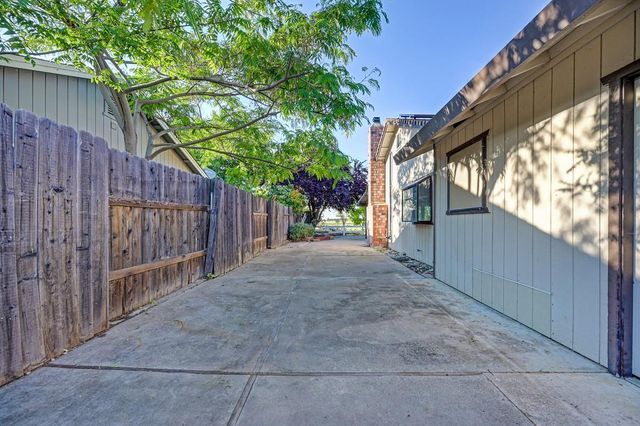 1323 Silver Spur Cir, Lincoln, CA 95648