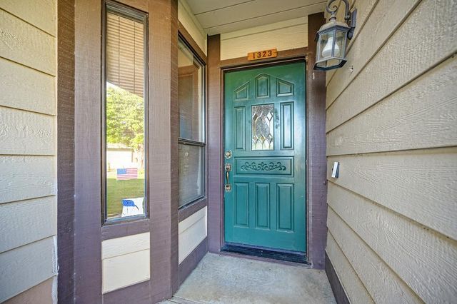 1323 Silver Spur Cir, Lincoln, CA 95648