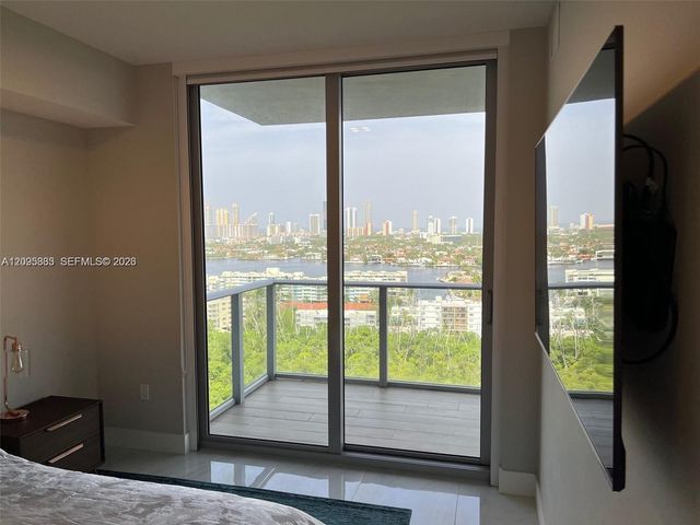 16385 Biscayne Boulevard 2017, North Miami Beach, FL 33160
