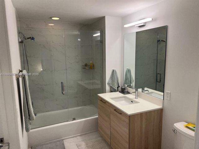 16385 Biscayne Boulevard 2017, North Miami Beach, FL 33160