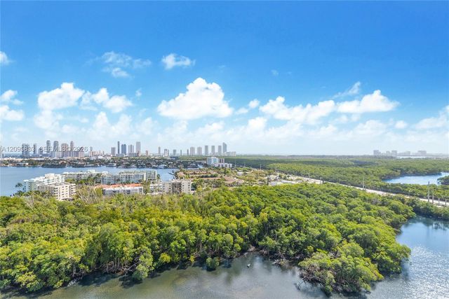 16385 Biscayne Boulevard 2017, North Miami Beach, FL 33160
