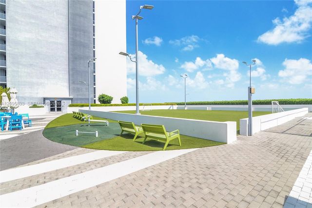 16385 Biscayne Boulevard 2017, North Miami Beach, FL 33160