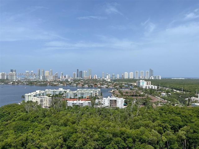 16385 Biscayne Boulevard 2017, North Miami Beach, FL 33160