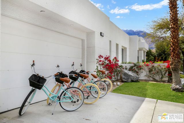 1441 Amelia Way, Palm Springs, CA 92262