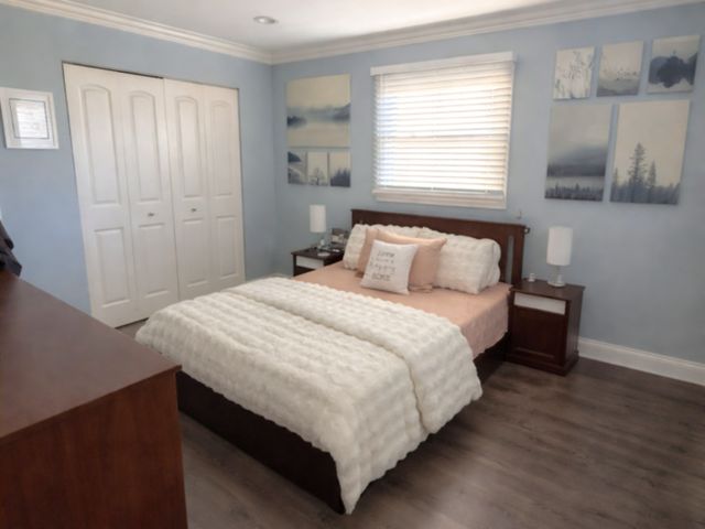 15 Wildwood Road, Elk Grove Village, IL 60007