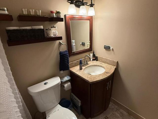 15 Wildwood Road, Elk Grove Village, IL 60007