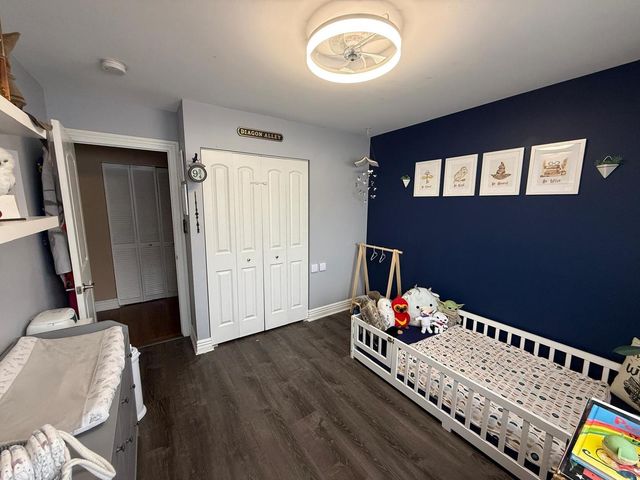 15 Wildwood Road, Elk Grove Village, IL 60007