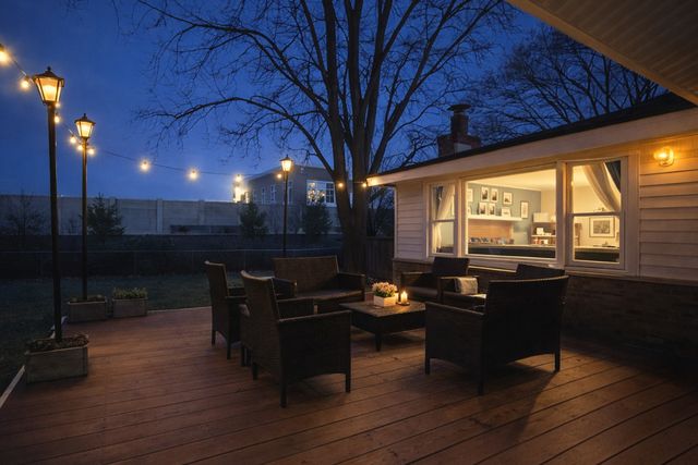 15 Wildwood Road, Elk Grove Village, IL 60007