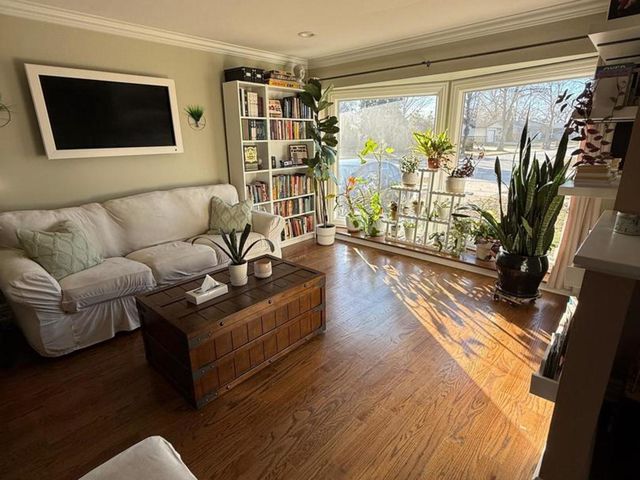 15 Wildwood Road, Elk Grove Village, IL 60007