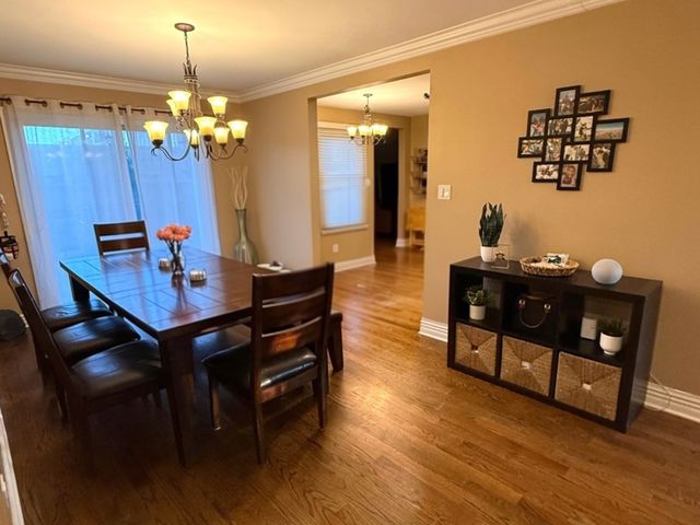 15 Wildwood Road, Elk Grove Village, IL 60007