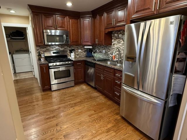 15 Wildwood Road, Elk Grove Village, IL 60007