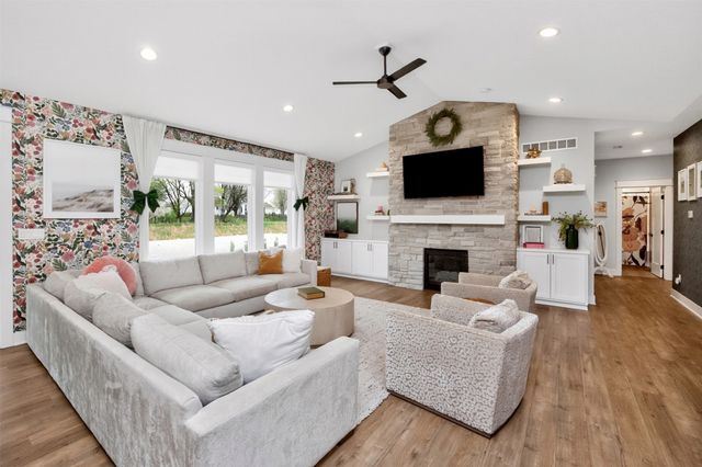 14301 Sheridan Avenue, Urbandale, IA 50323