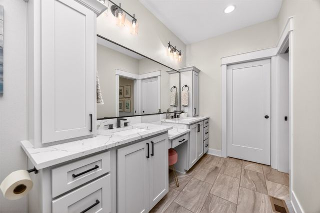 14301 Sheridan Avenue, Urbandale, IA 50323