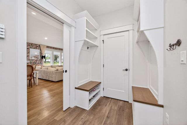 14301 Sheridan Avenue, Urbandale, IA 50323