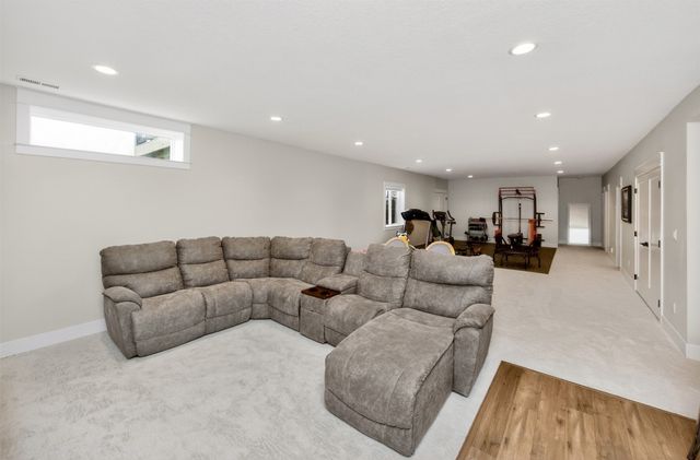 14301 Sheridan Avenue, Urbandale, IA 50323