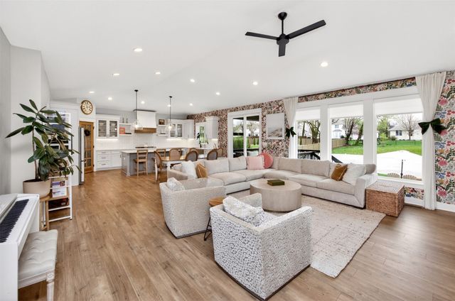 14301 Sheridan Avenue, Urbandale, IA 50323